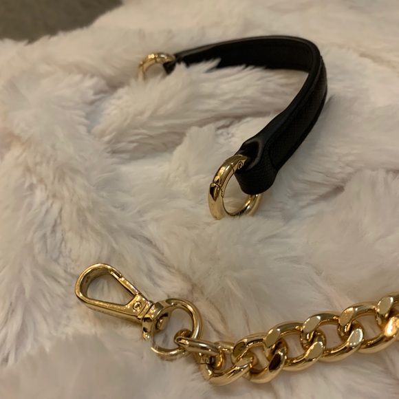 Mini Michael Kors Black Leather Purse - Crossbody - Picture 15 of 17